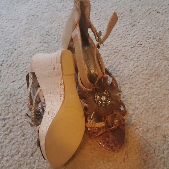 Shoes - Picture 2 of 4